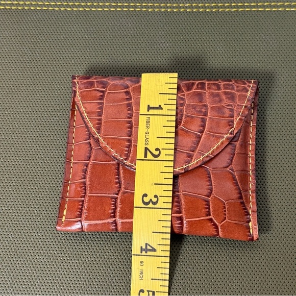 Elegant Brown Leather Crocodile-Embossed Wallet - Picture 6 of 7